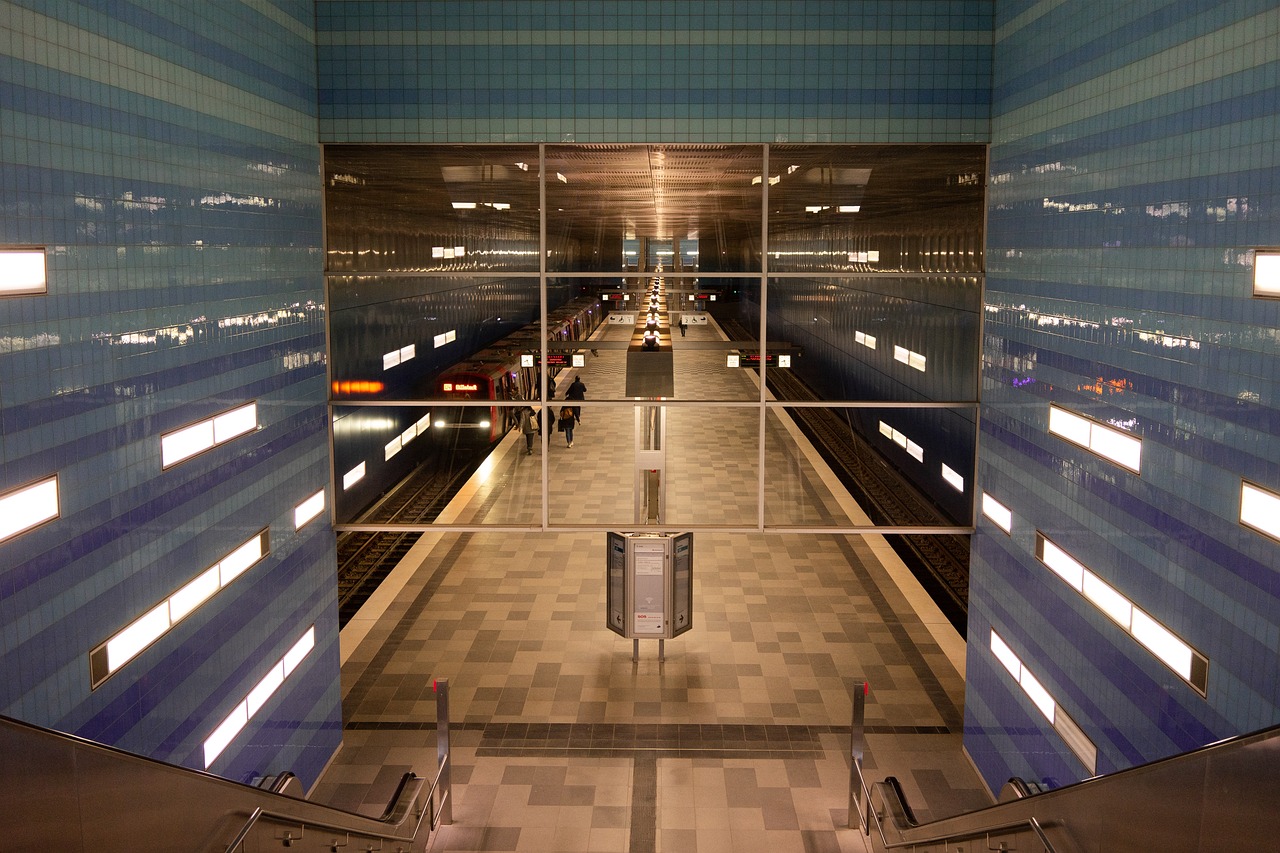 廣場(chǎng)舞與籃球場(chǎng)爭(zhēng)奪，城市空間挑戰(zhàn)新篇章