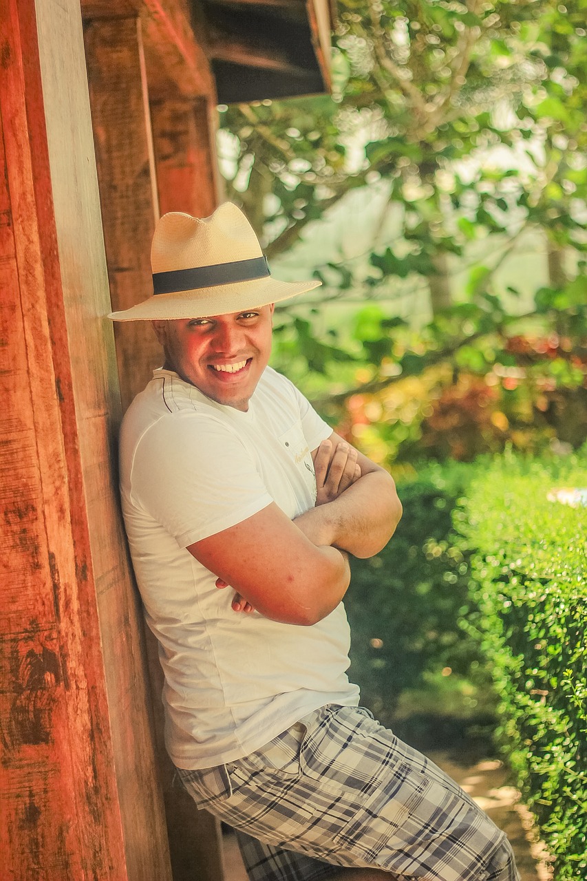 王寶強(qiáng)與岳云鵬攜手演繹的最新電影，笑中帶淚的情感交織之旅