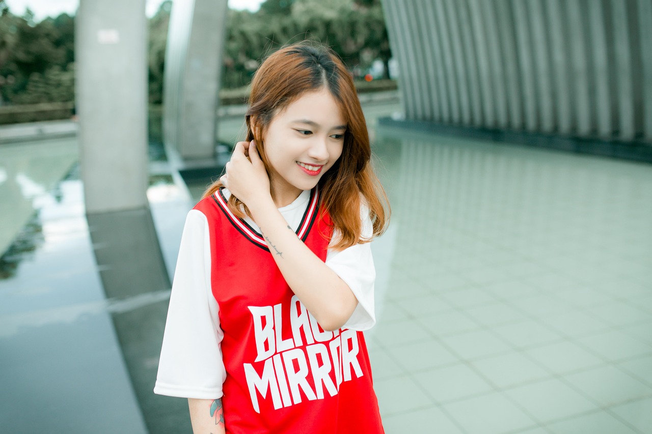 宋茜2017最新機(jī)場(chǎng)街拍時(shí)尚魅力爆棚，無(wú)法抗拒的時(shí)尚風(fēng)采