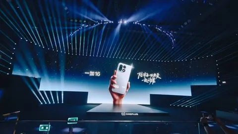 跨界联名球鞋上市，电竞品牌携手运动